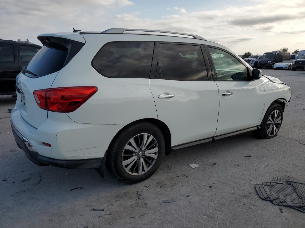 2017 NISSAN PATHFINDER - Image 3