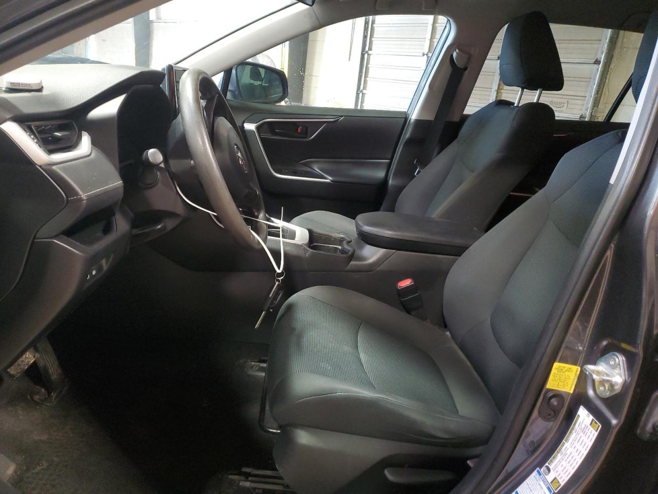 2021 TOYOTA RAV4 LE - Фото 7