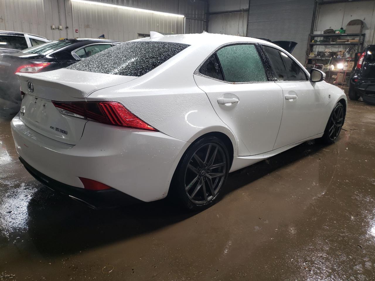2019 LEXUS IS 300 - Фото 3