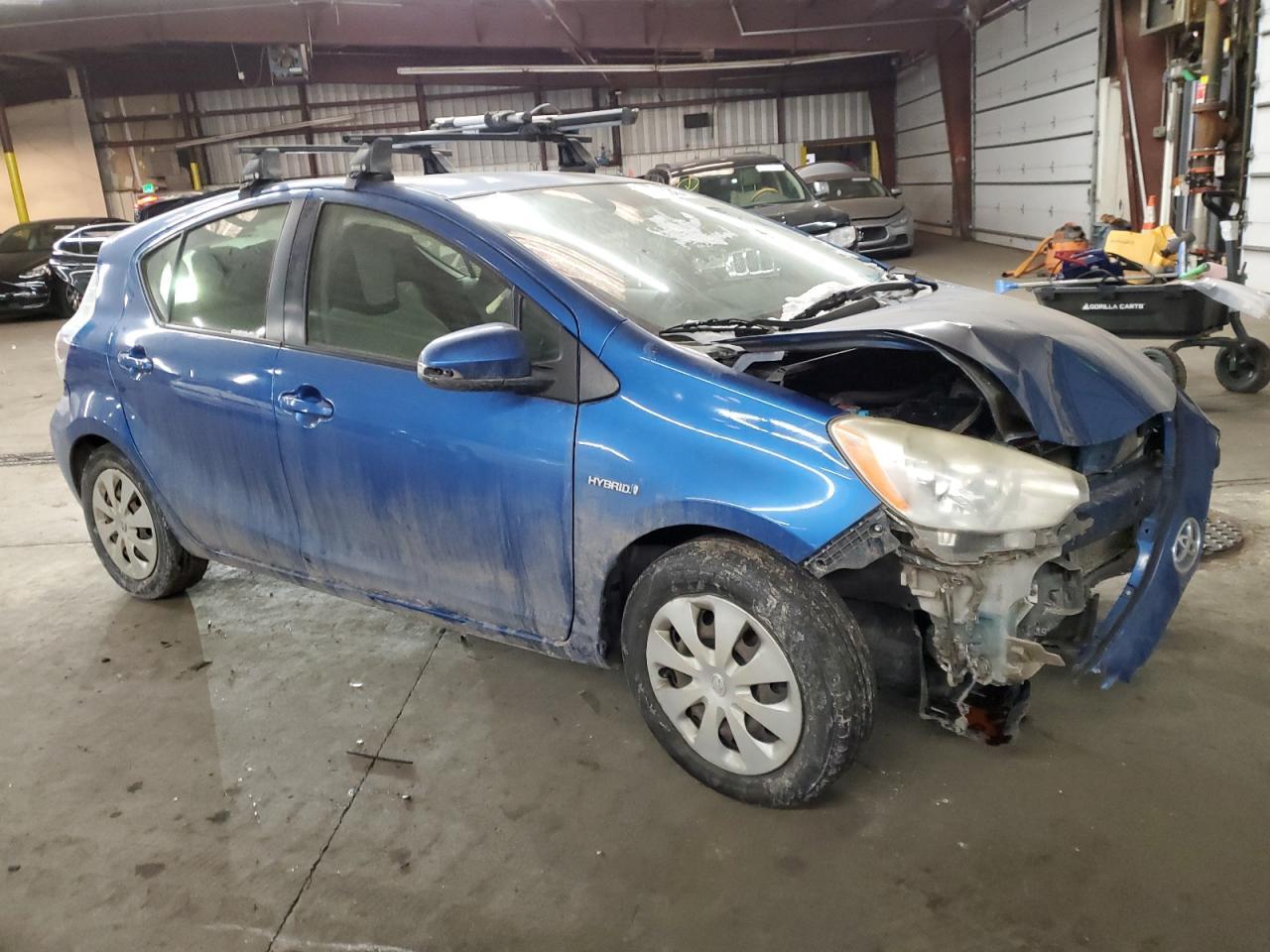2013 TOYOTA PRIUS C - Фото 4