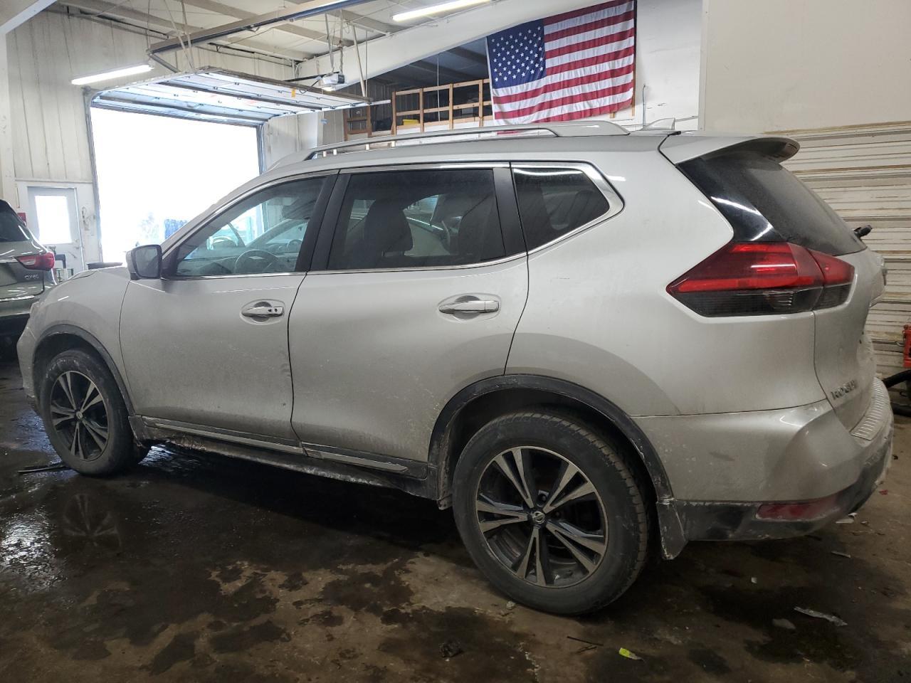 2017 NISSAN ROGUE SV - Image 2
