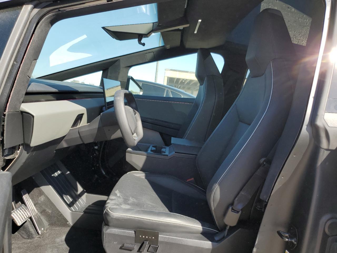 2024 TESLA CYBERTRUCK - Фото 7