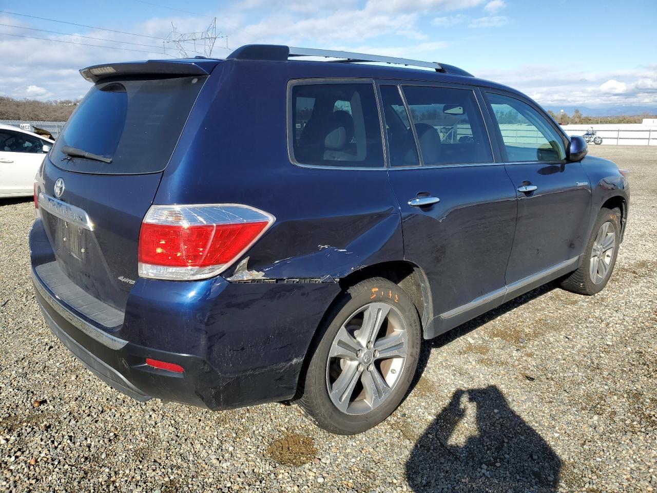2011 TOYOTA HIGHLANDER - Image 3