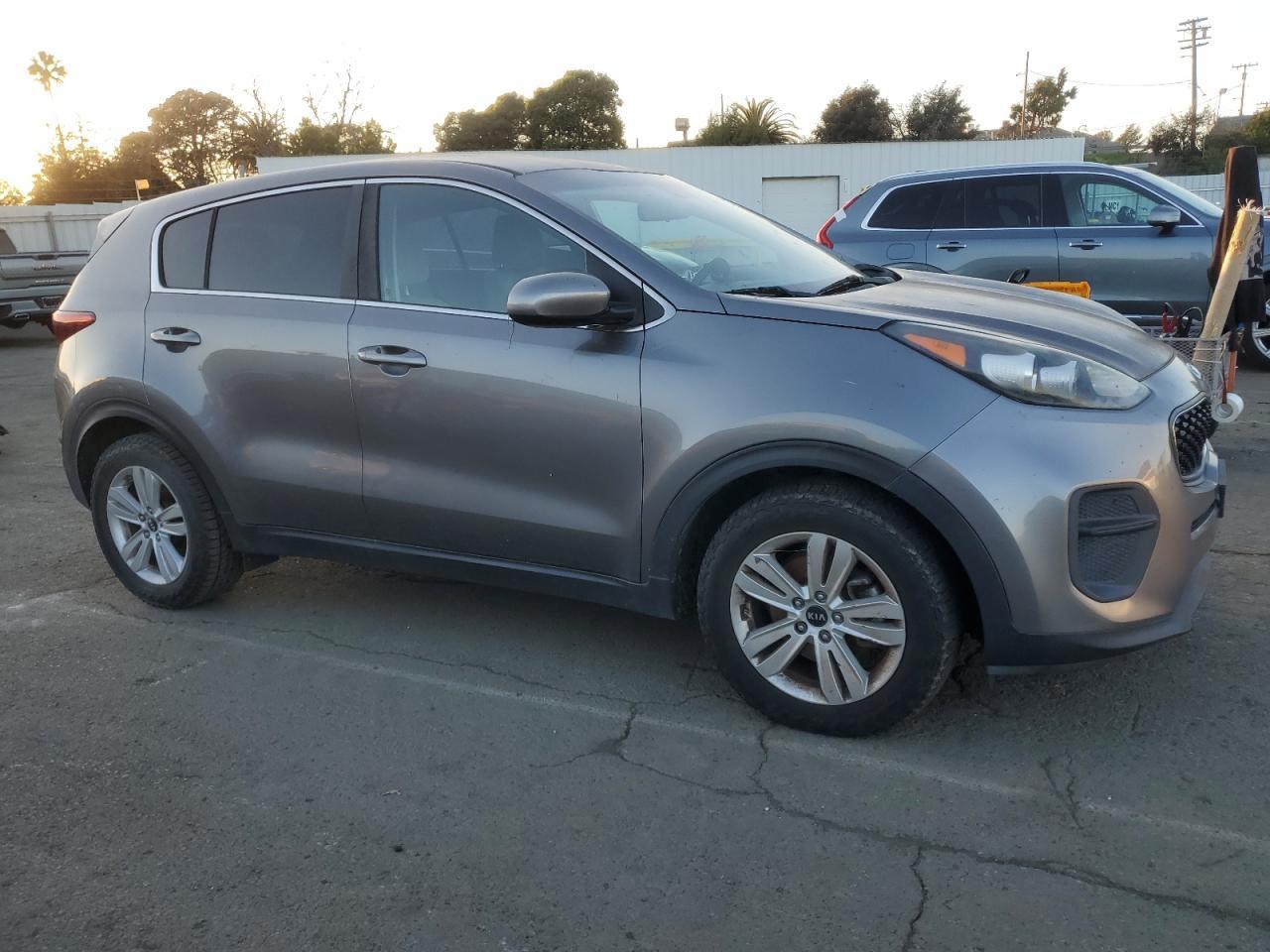 2017 KIA SPORTAGE L - Image 4