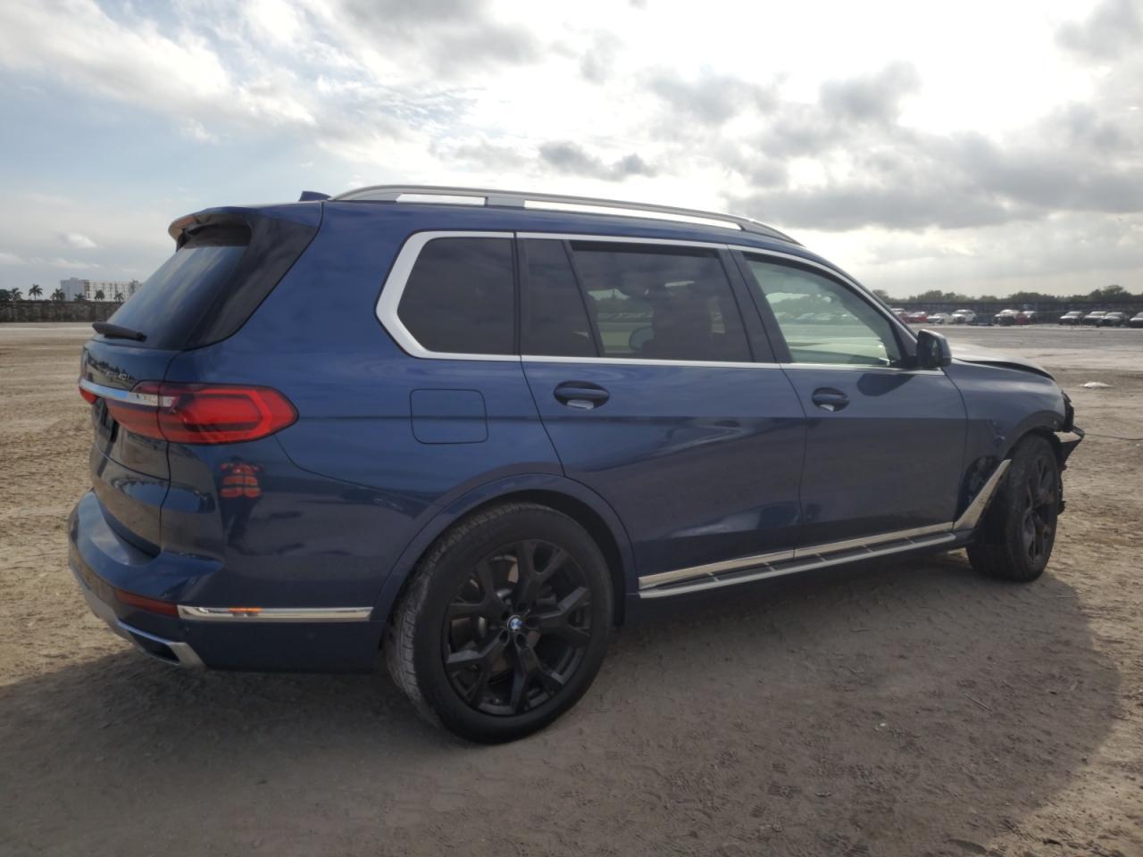 2022 BMW X7 XDRIVE4 - Image 3