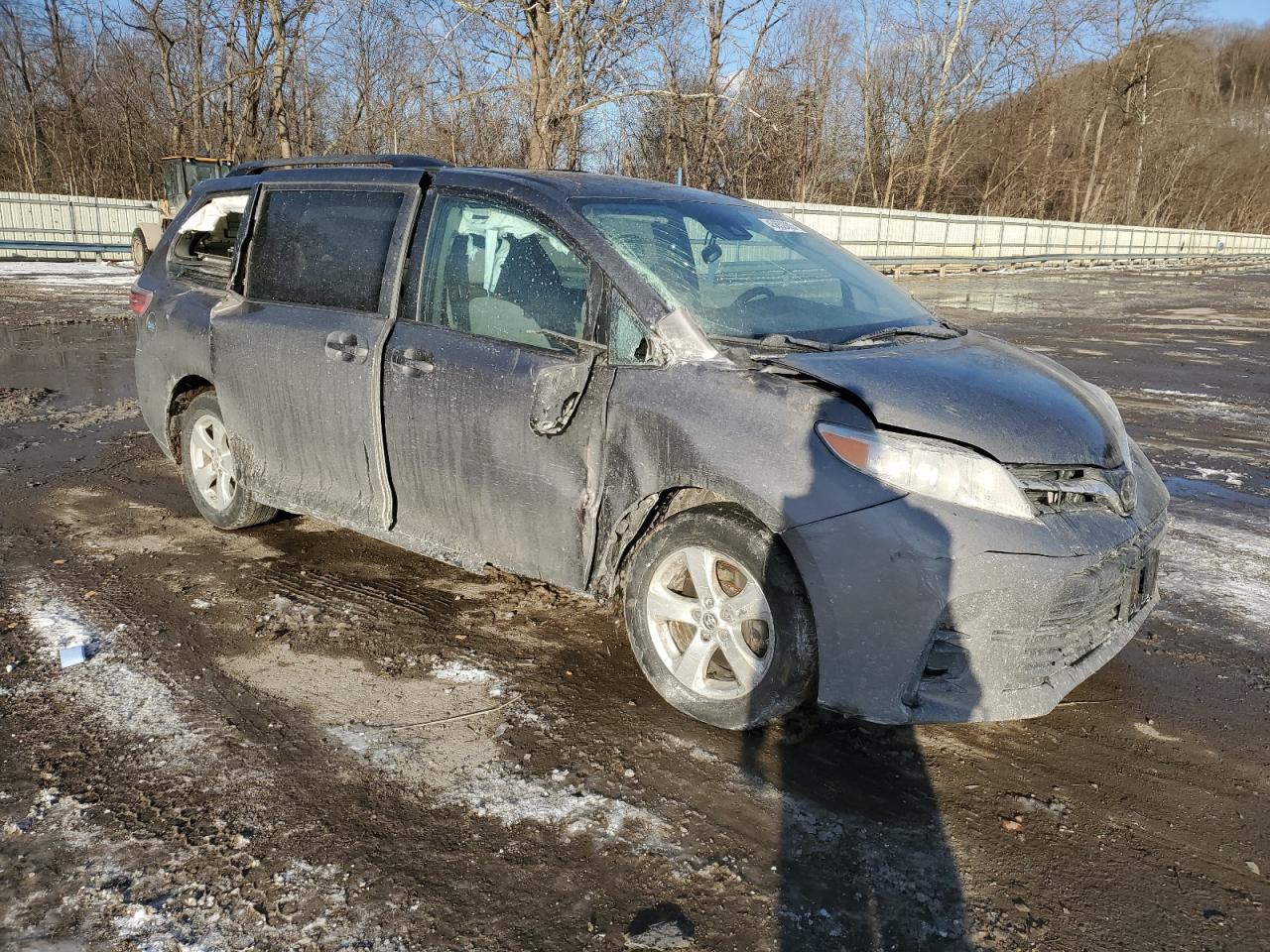 2020 TOYOTA SIENNA LE - Image 4