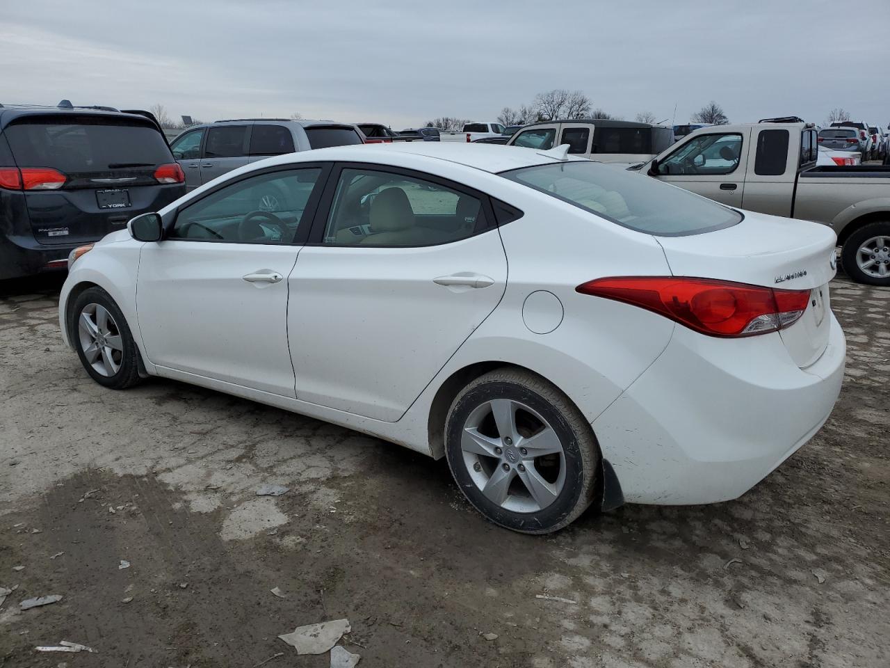 2013 HYUNDAI ELANTRA GL - Image 2