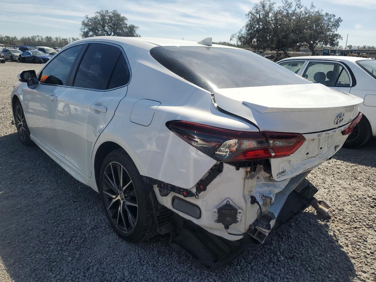 2021 TOYOTA CAMRY SE - Фото 2