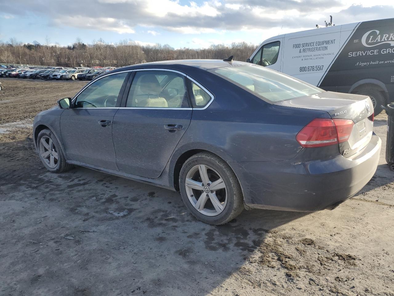 2015 VOLKSWAGEN PASSAT S - Фото 2