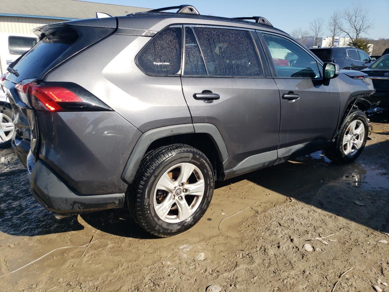 2020 TOYOTA RAV4 XLE - Фото 3