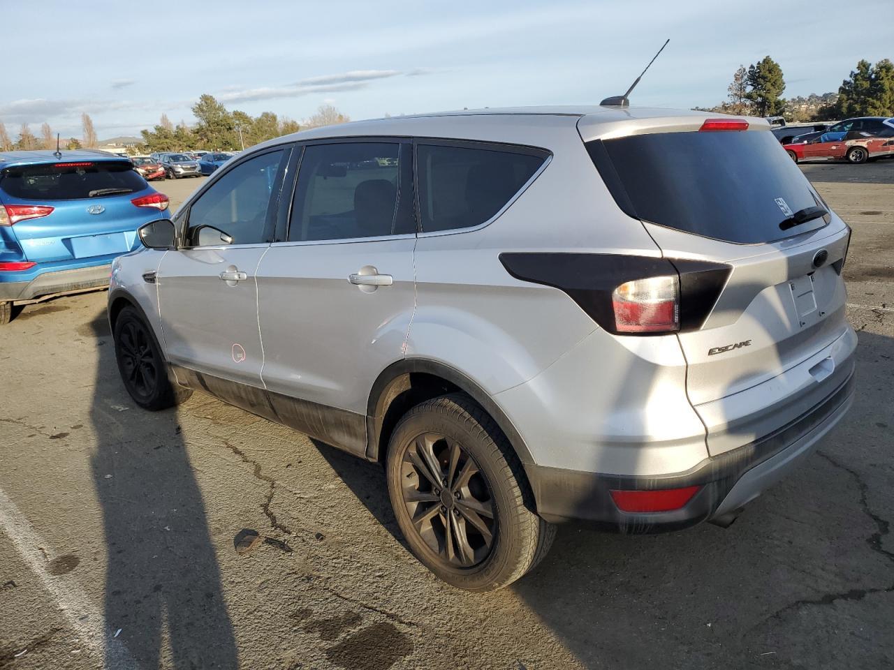 2017 FORD ESCAPE SE - Image 2