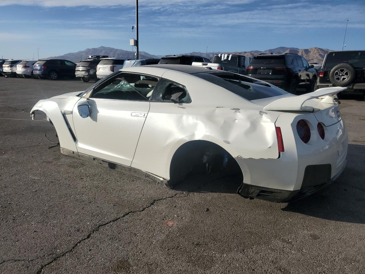 2013 NISSAN GT-R PREMI - Фото 2