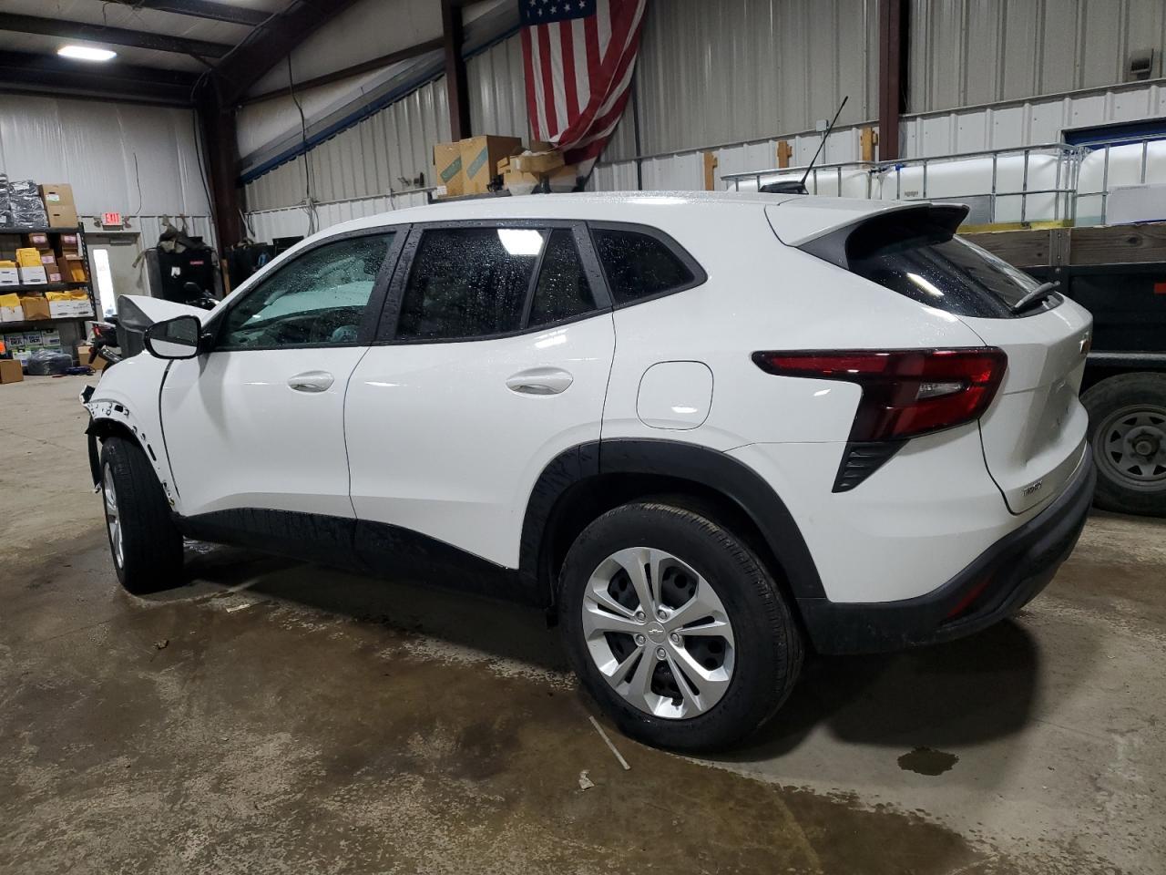 2024 CHEVROLET TRAX LS - Image 2