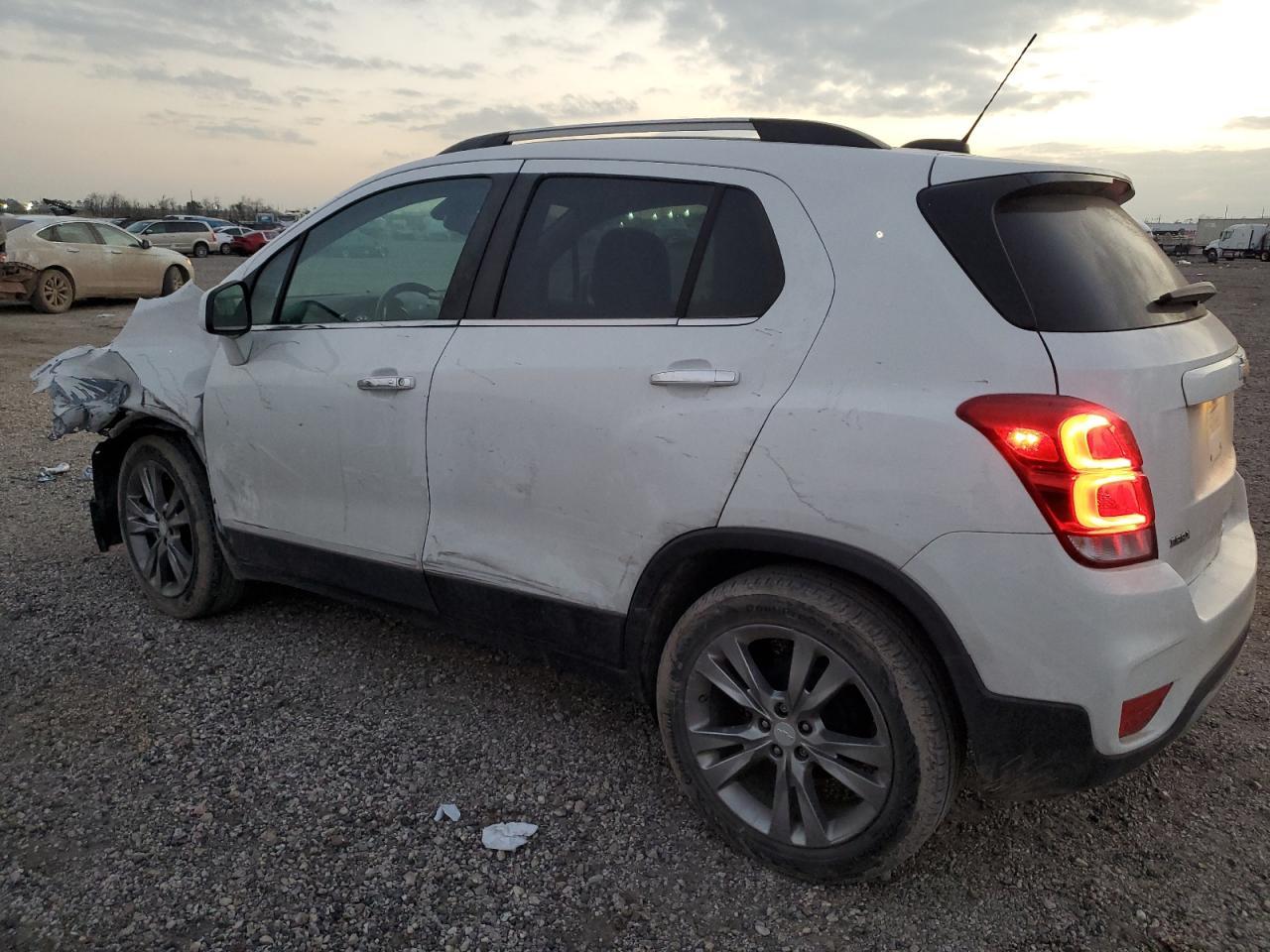 2019 CHEVROLET TRAX 1LT - Фото 2
