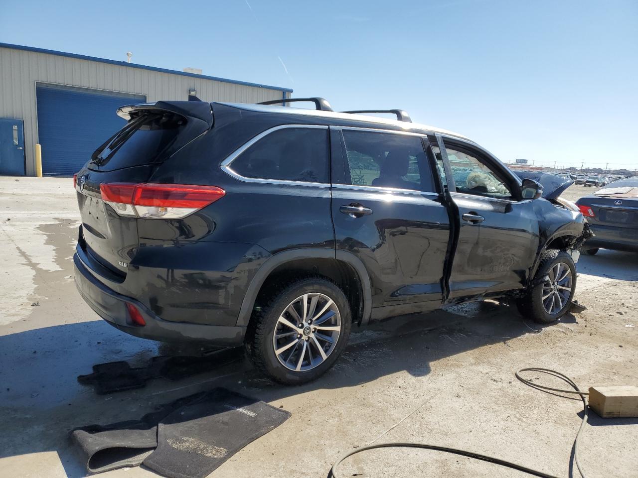 2018 TOYOTA HIGHLANDER - Image 3