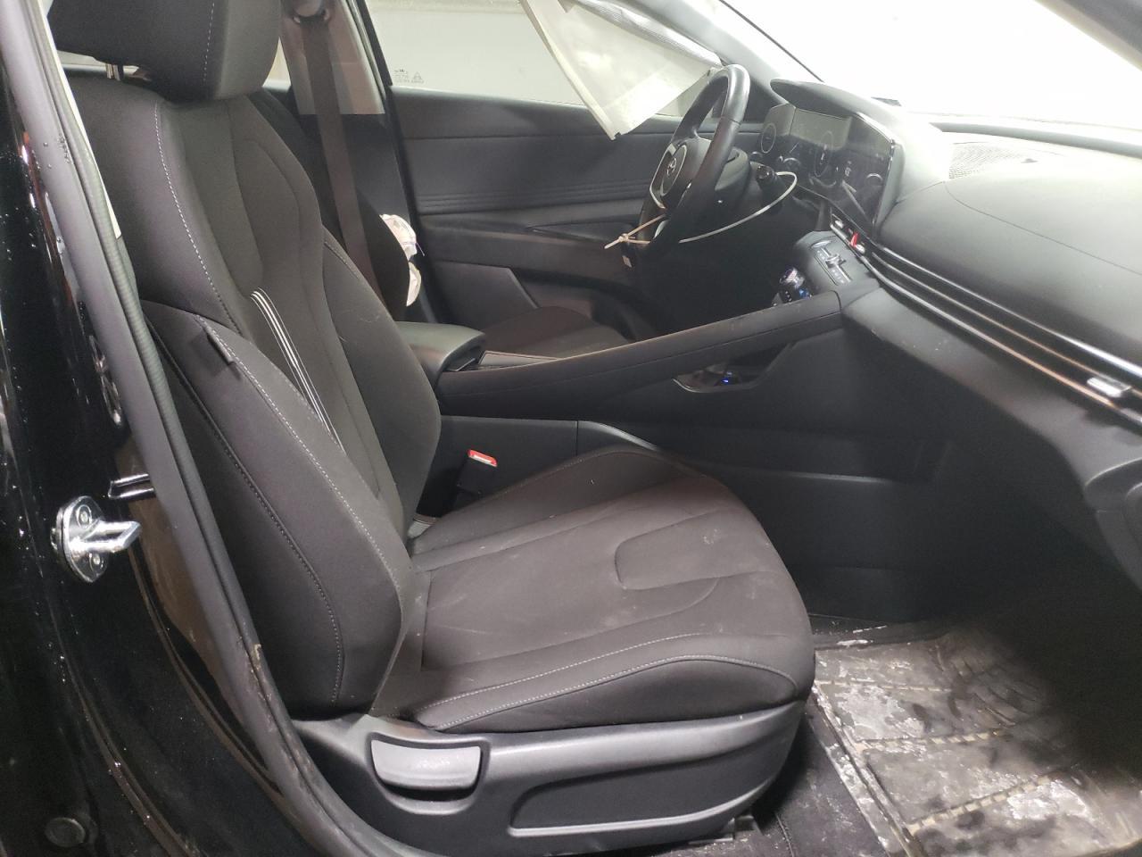 2023 HYUNDAI ELANTRA SE - Image 7
