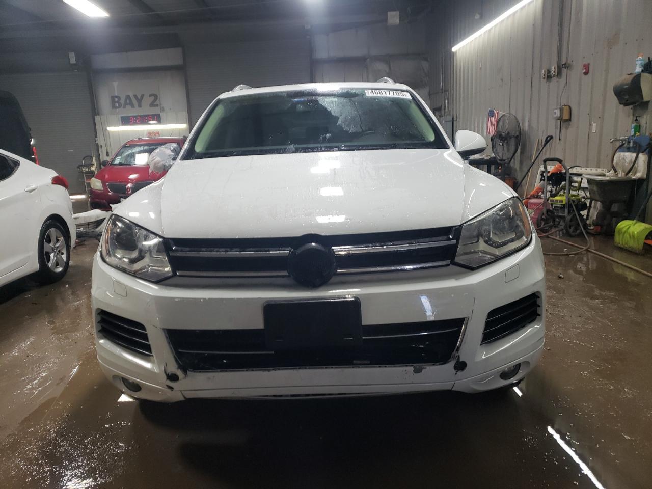 2013 VOLKSWAGEN TOUAREG V6 - Image 5