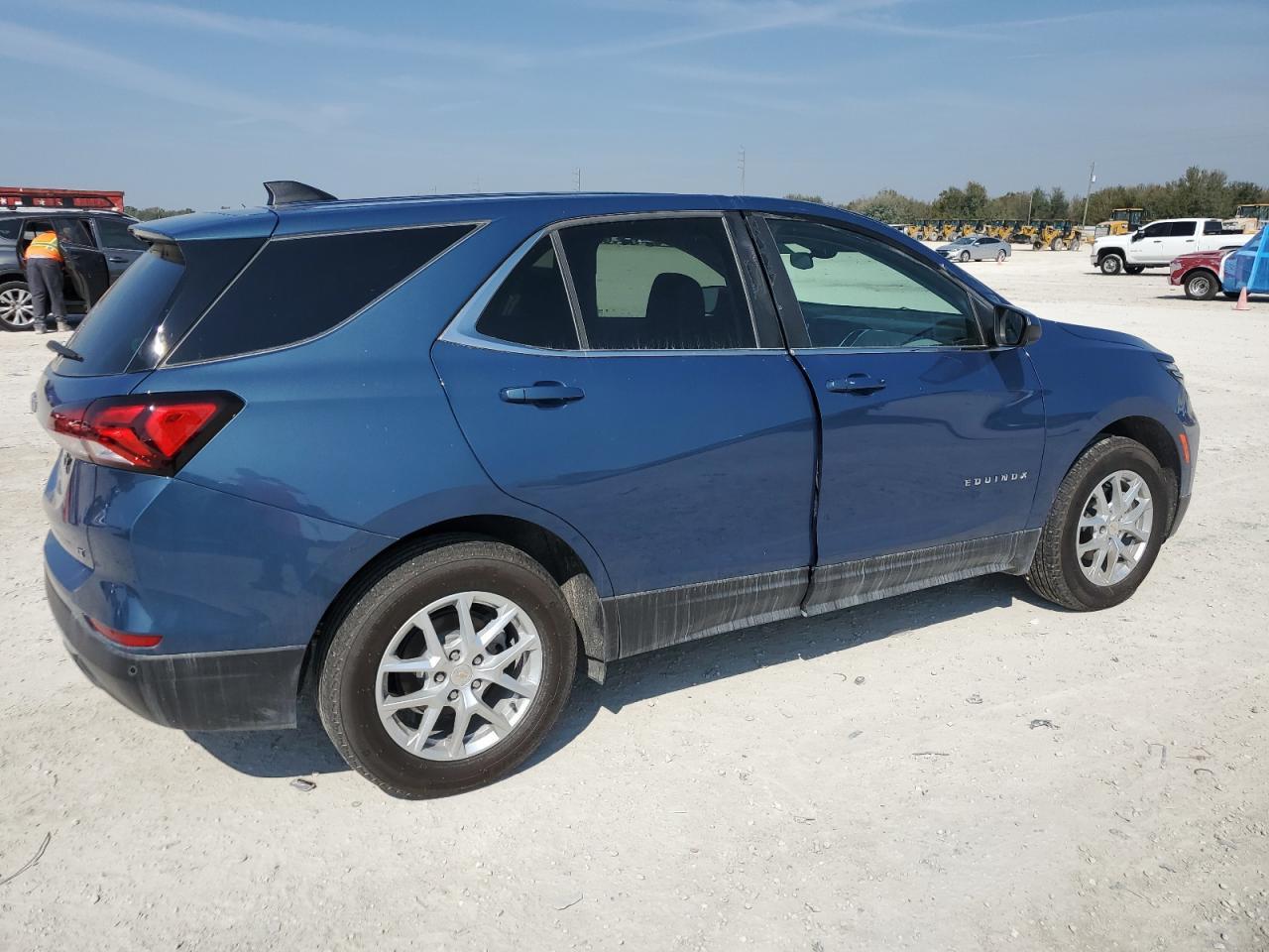 2024 CHEVROLET EQUINOX LT - Image 3