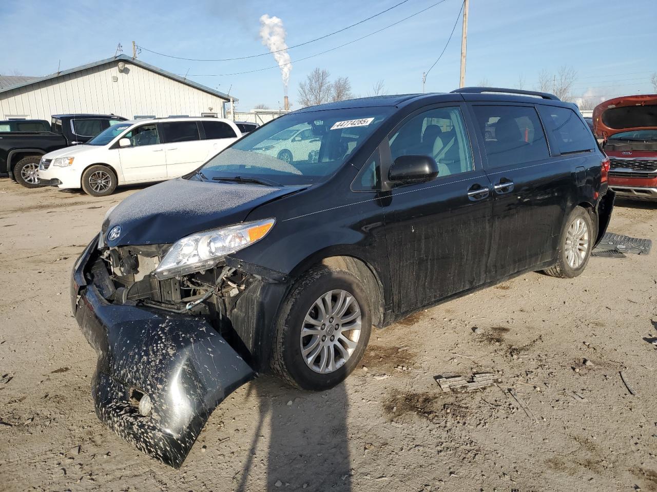 2015 TOYOTA SIENNA XLE