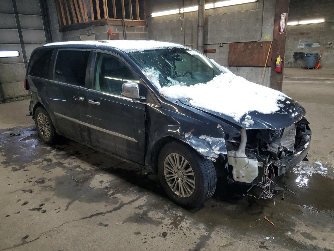 2014 CHRYSLER TOWN & COU - Image 4