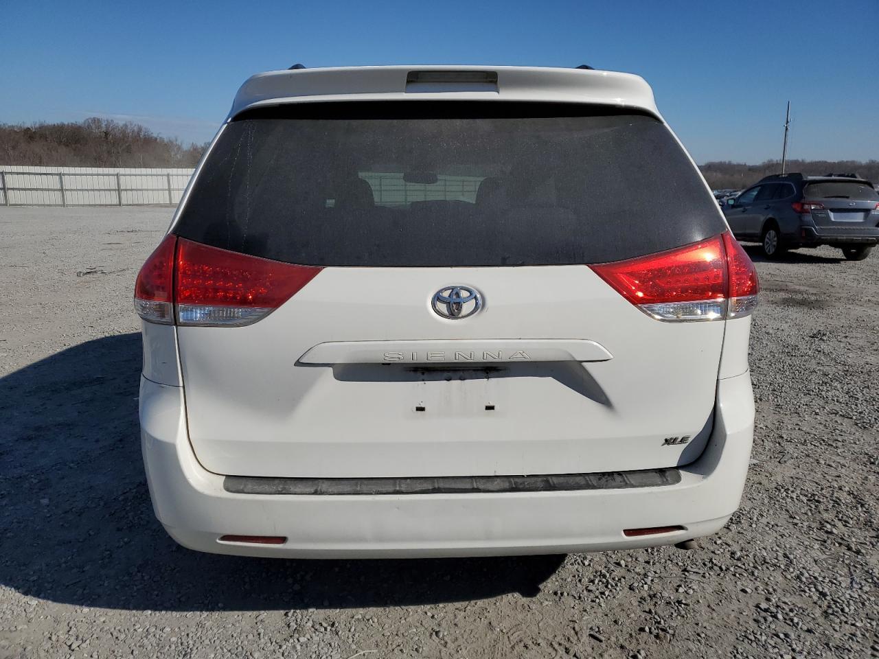 2011 TOYOTA SIENNA XLE - Фото 6