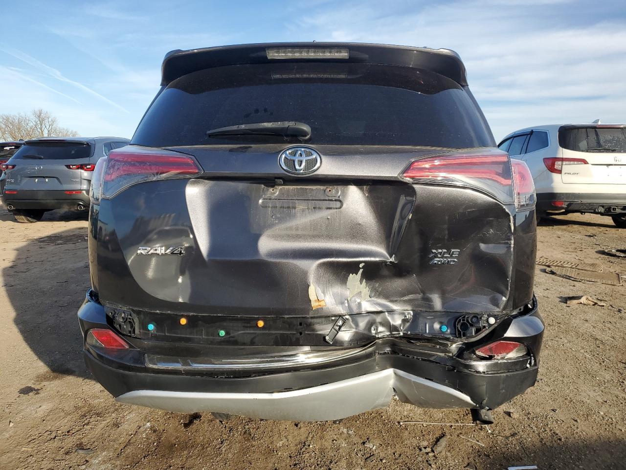 2017 TOYOTA RAV4 XLE - Фото 6