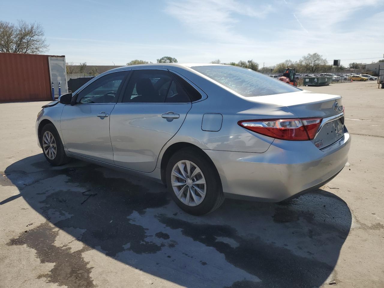 2016 TOYOTA CAMRY LE - Image 2