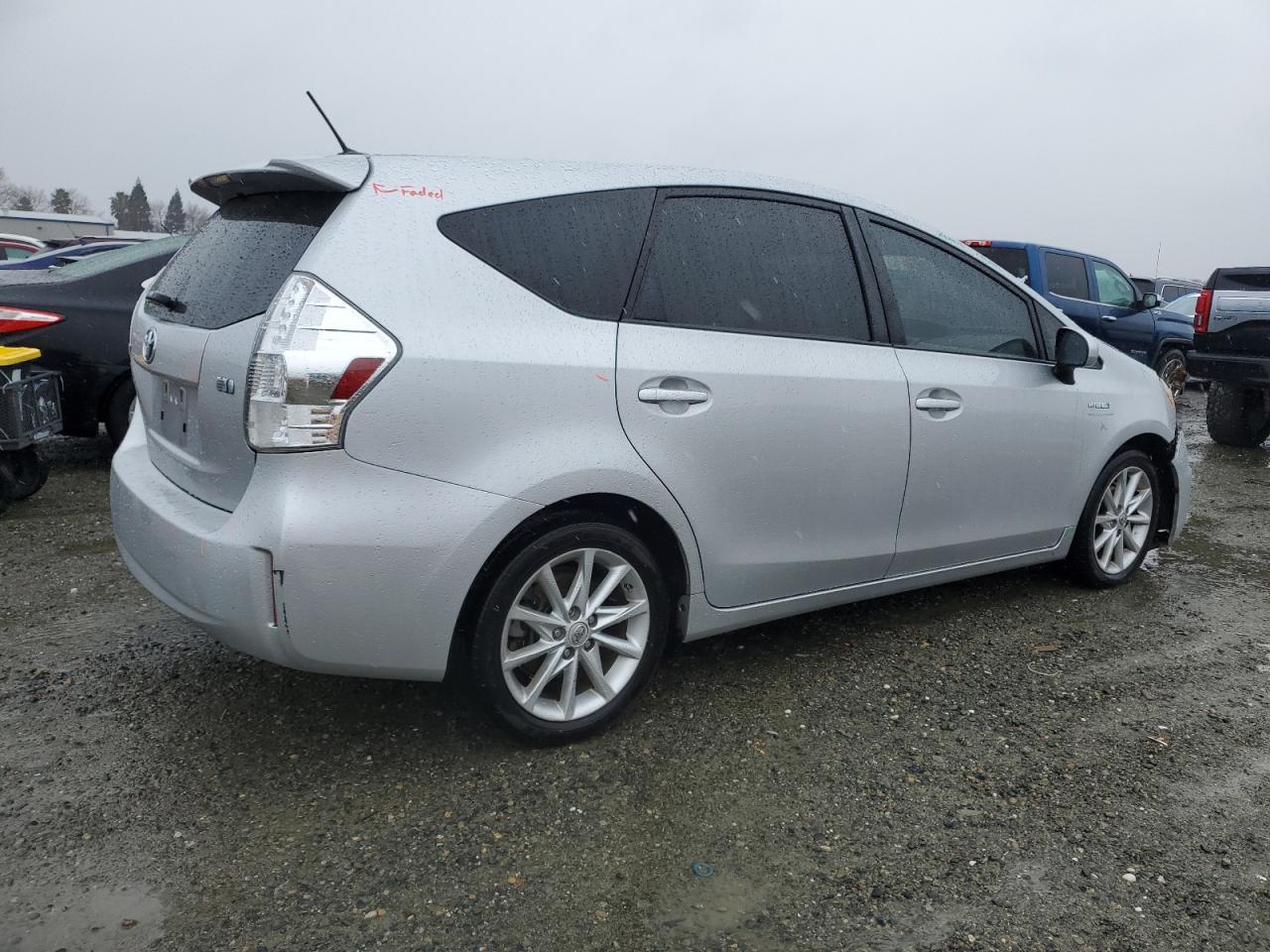2013 TOYOTA PRIUS V - Image 3
