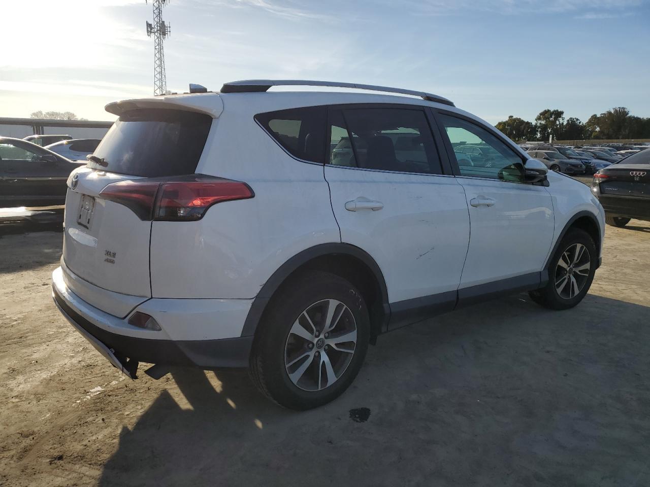 2016 TOYOTA RAV4 XLE - Image 3