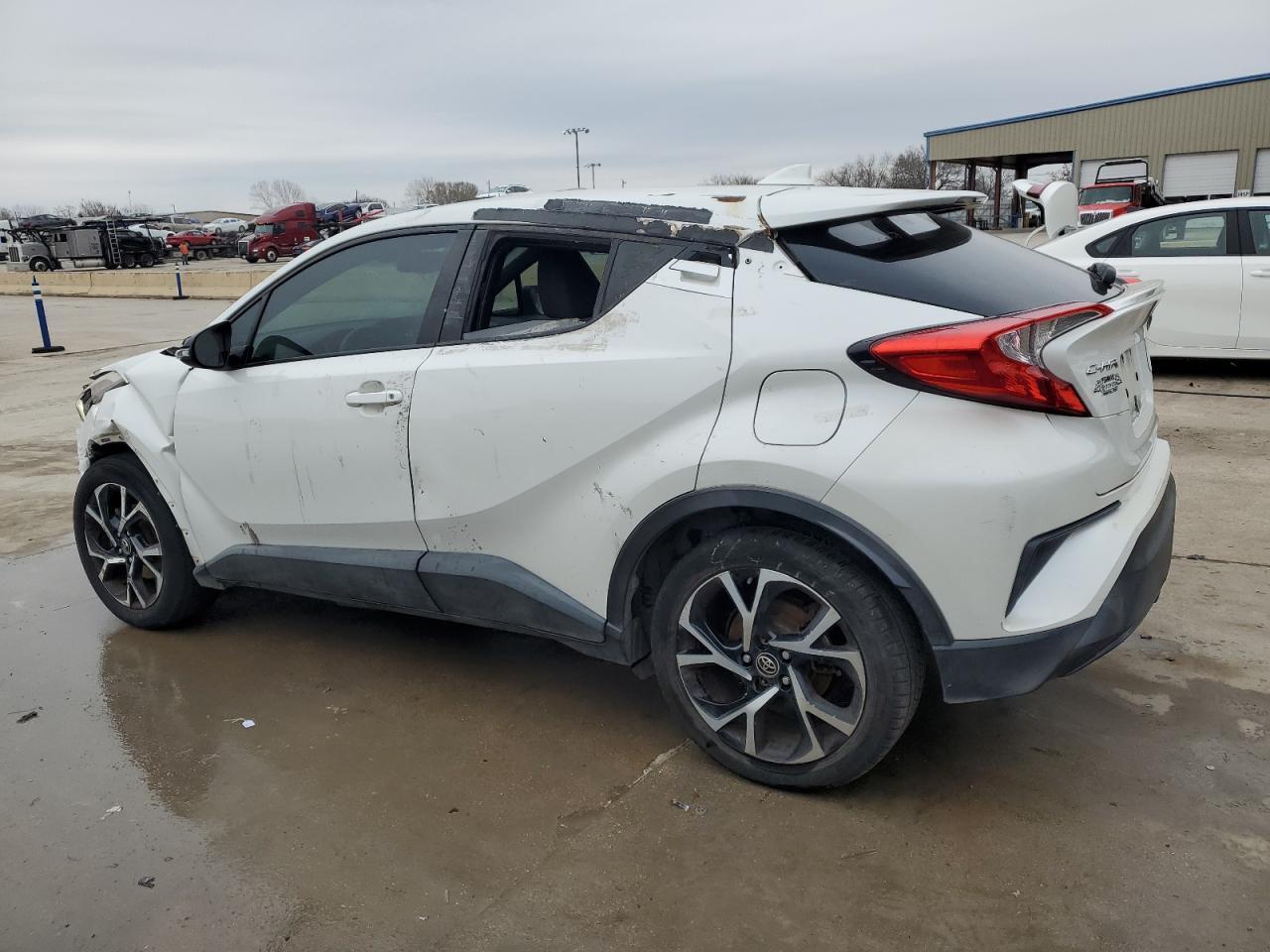 2018 TOYOTA C-HR XLE - Фото 2