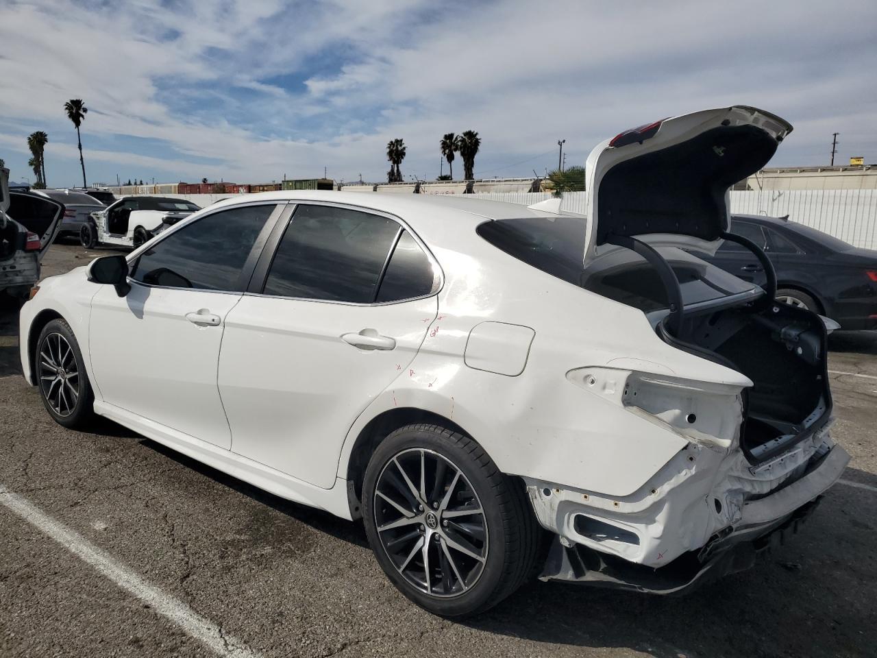 2021 TOYOTA CAMRY SE - Фото 2