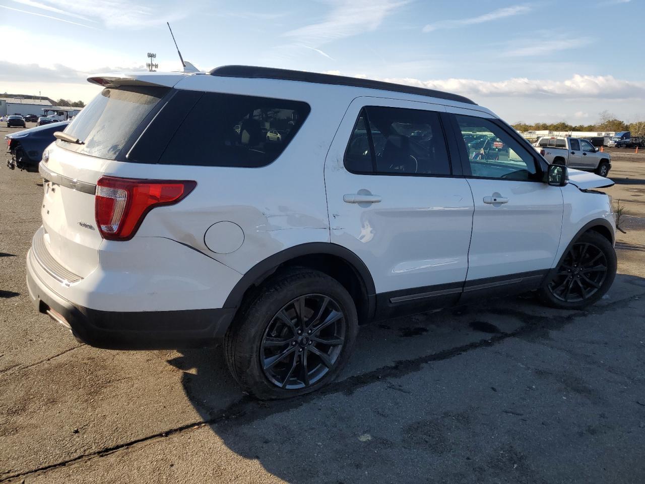 2018 FORD EXPLORER X - Фото 3