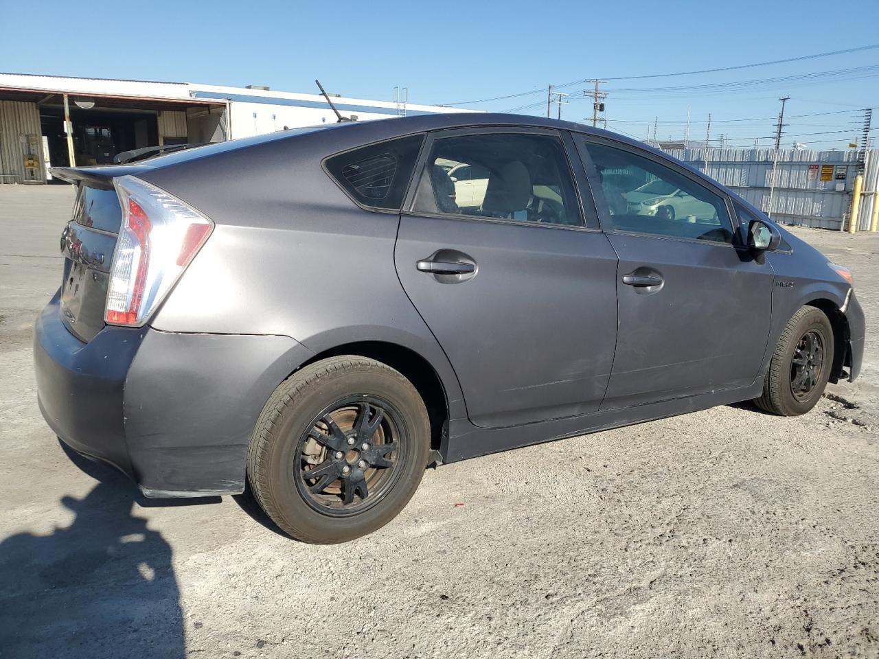 2015 TOYOTA PRIUS - Фото 3