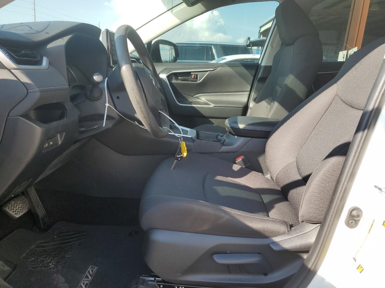 2021 TOYOTA RAV4 LE - Фото 7
