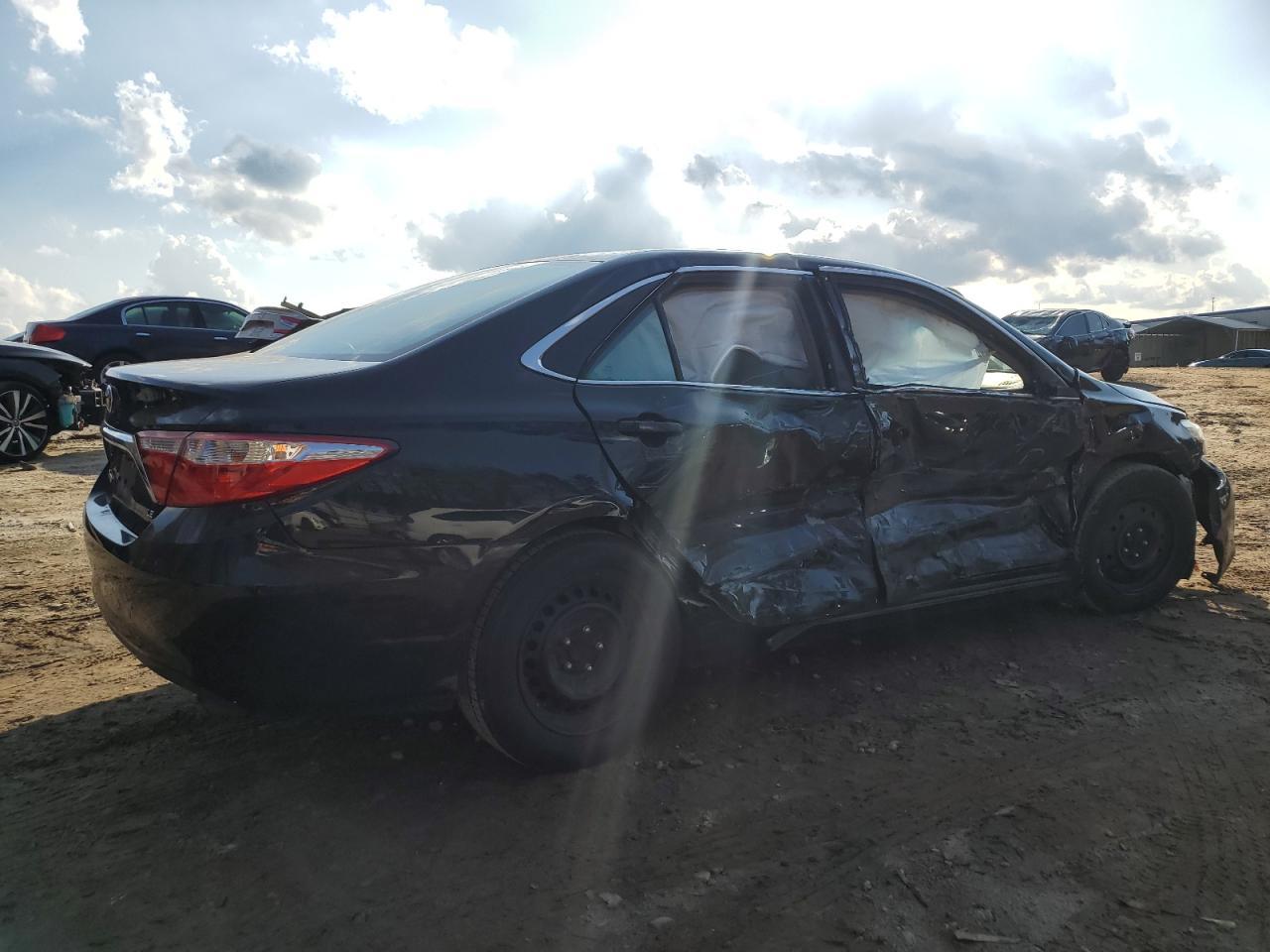 2016 TOYOTA CAMRY LE - Фото 3