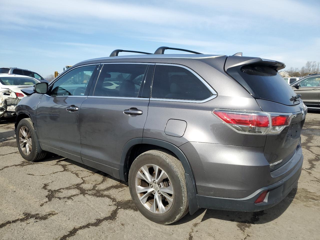2015 TOYOTA HIGHLANDER - Фото 2