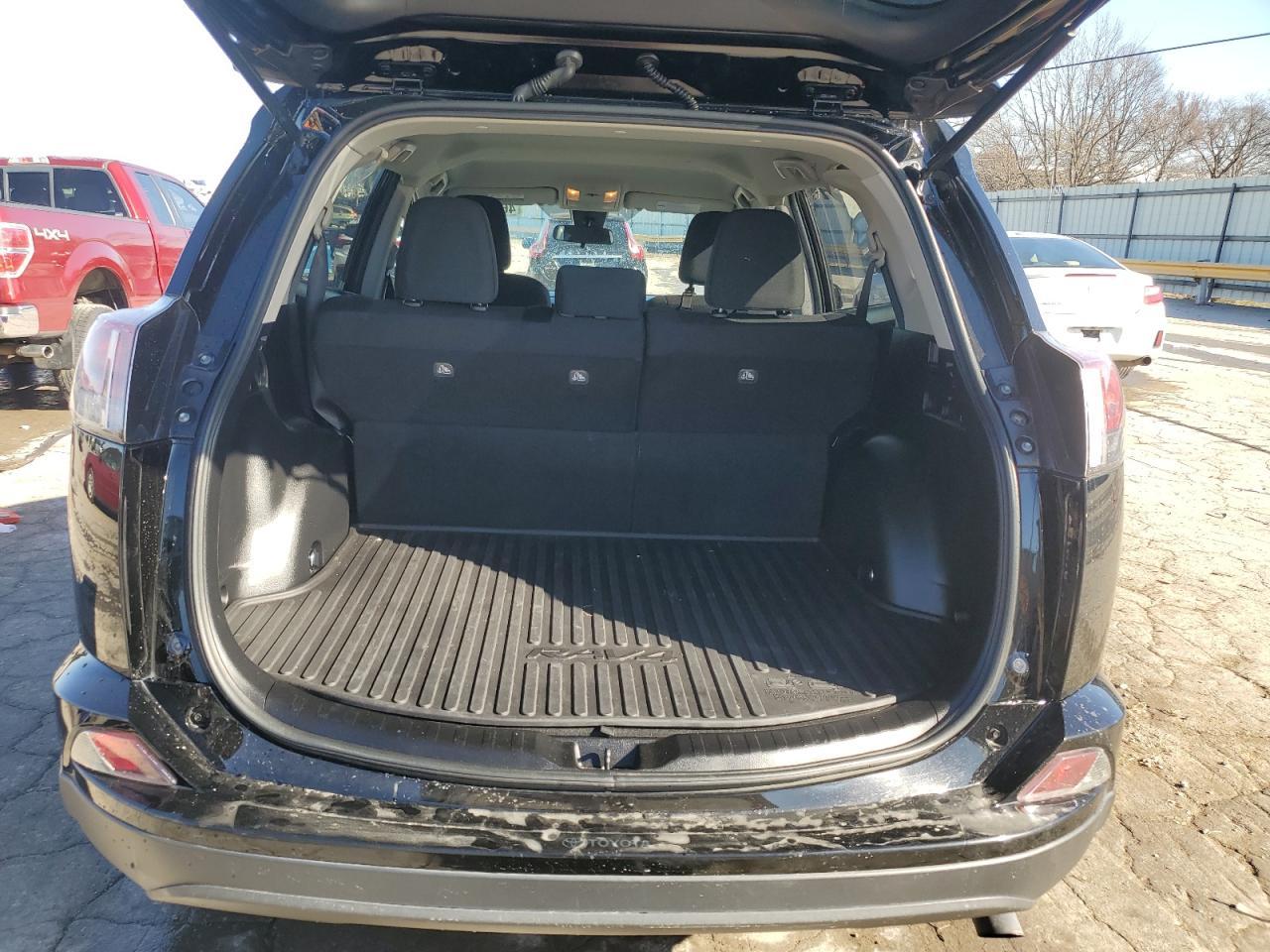 2018 TOYOTA RAV4 LE - Image 6