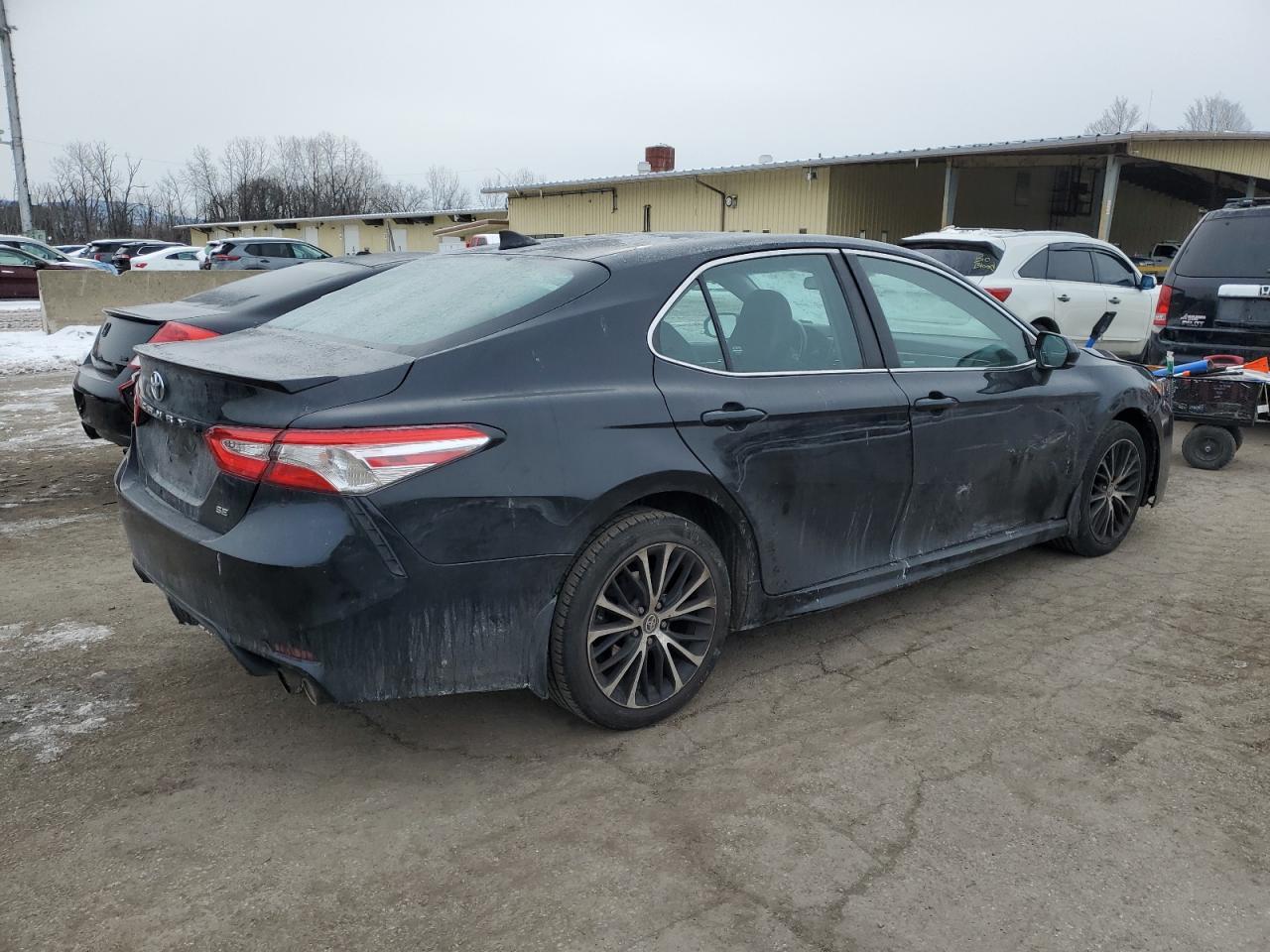 2020 TOYOTA CAMRY SE - Image 3