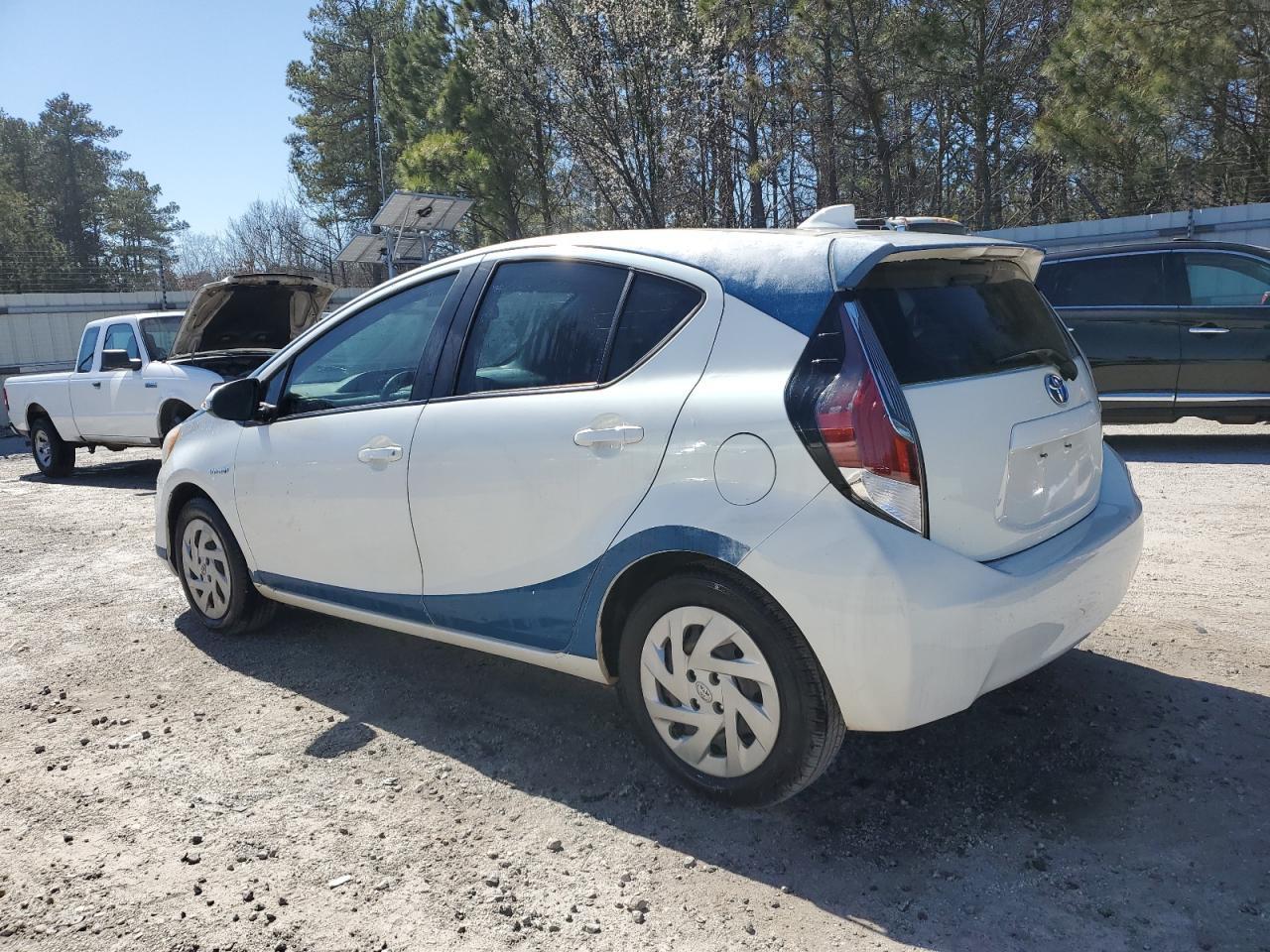 2016 TOYOTA PRIUS C - Image 2