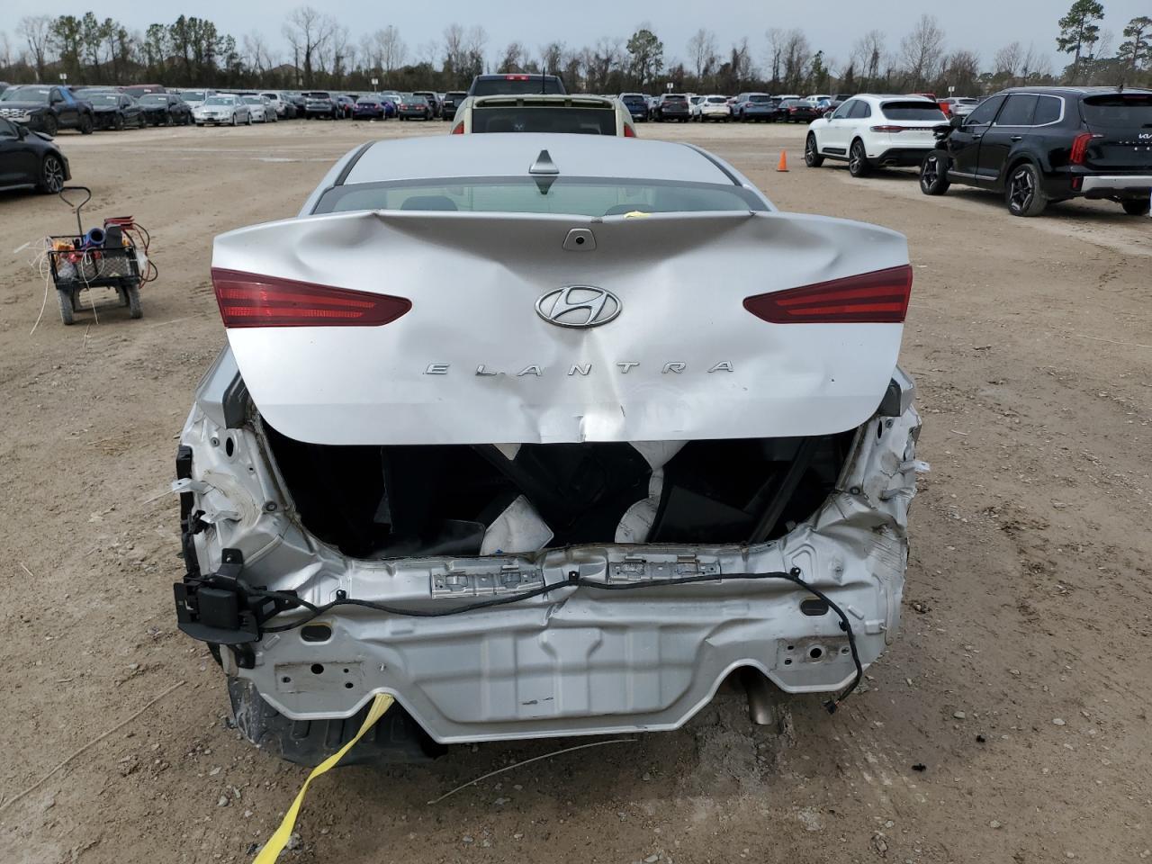 2019 HYUNDAI ELANTRA SE - Фото 6