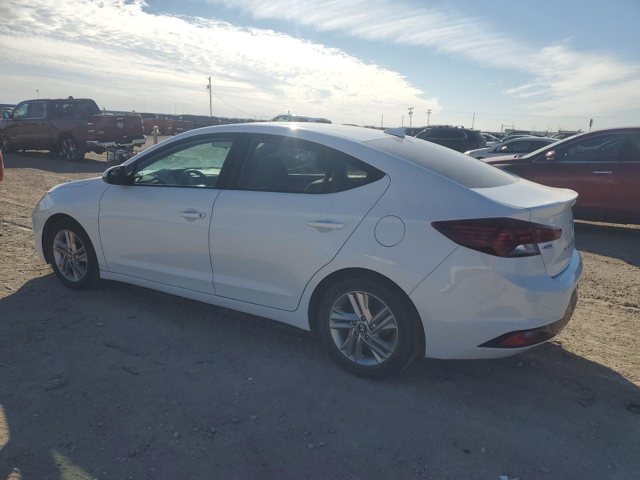 2019 HYUNDAI ELANTRA SE - Фото 2