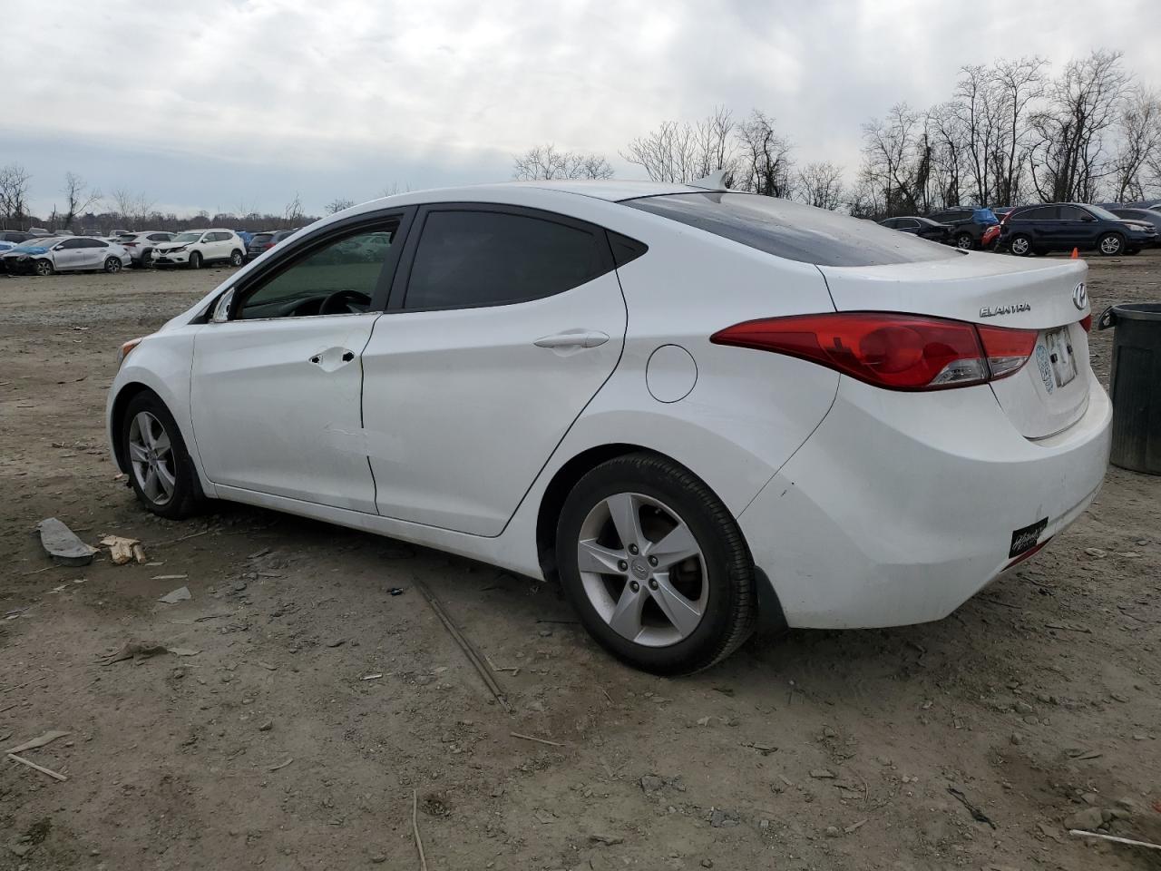 2013 HYUNDAI ELANTRA GL - Image 2