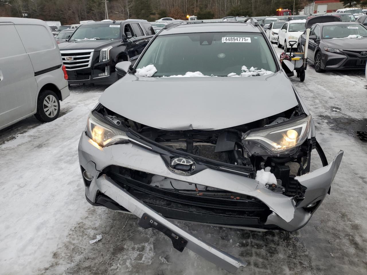 2017 TOYOTA RAV4 XLE - Фото 5