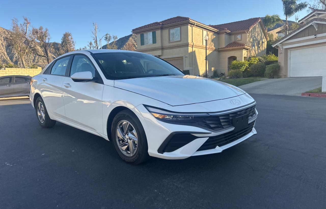 2024 HYUNDAI ELANTRA SE