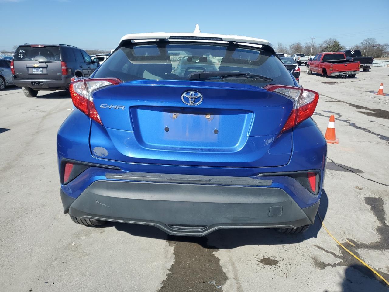 2019 TOYOTA C-HR XLE - Image 6