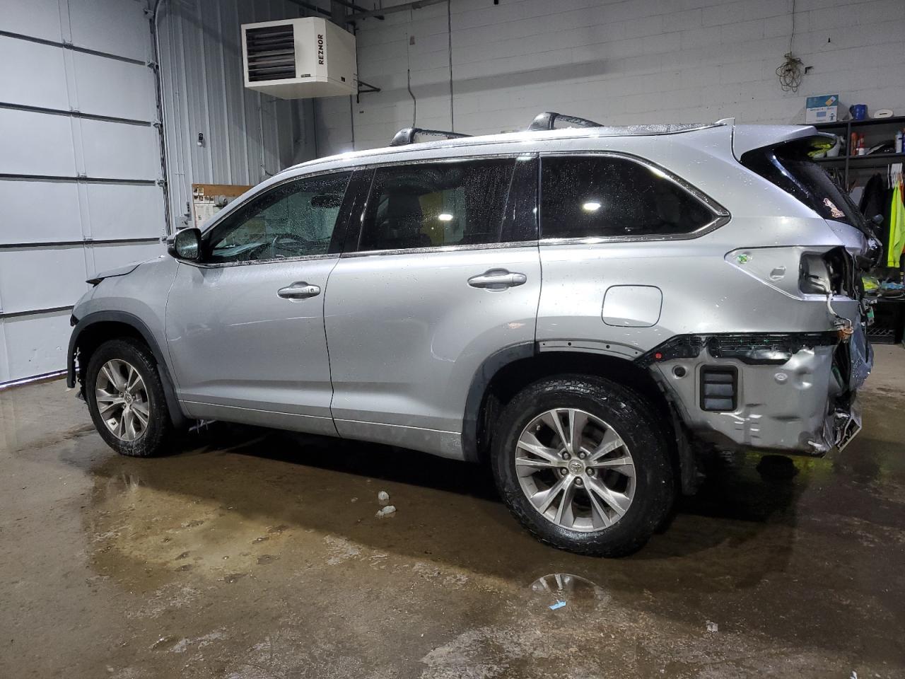 2015 TOYOTA HIGHLANDER - Фото 2