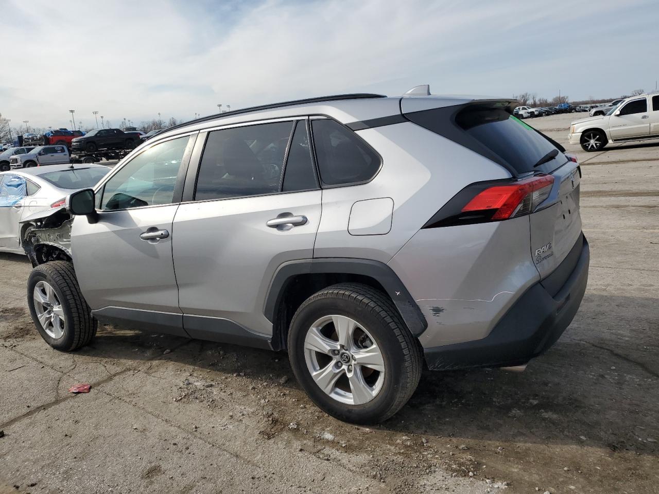 2020 TOYOTA RAV4 XLE - Фото 2