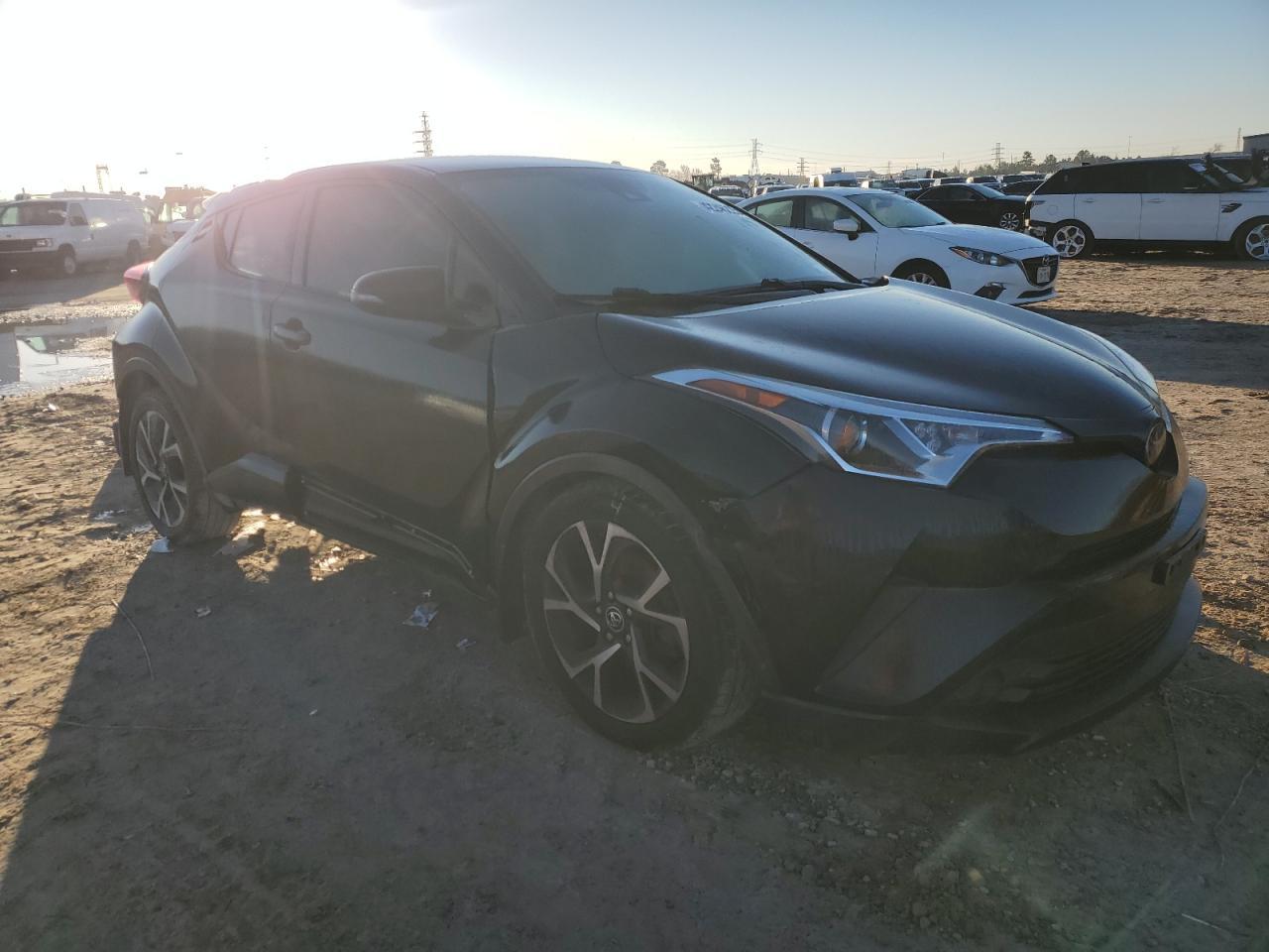 2018 TOYOTA C-HR XLE - Image 4
