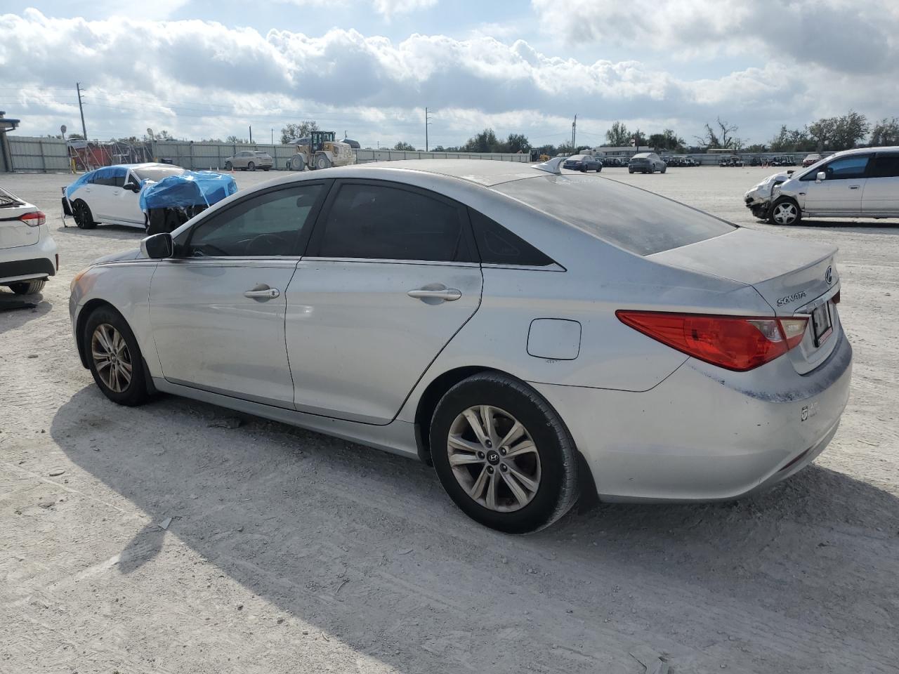 2011 HYUNDAI SONATA GLS - Image 2