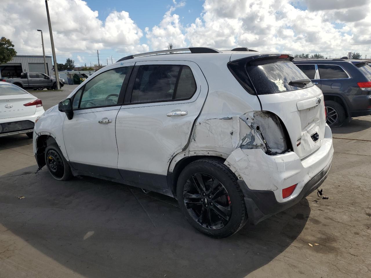 2019 CHEVROLET TRAX 1LT - Фото 2